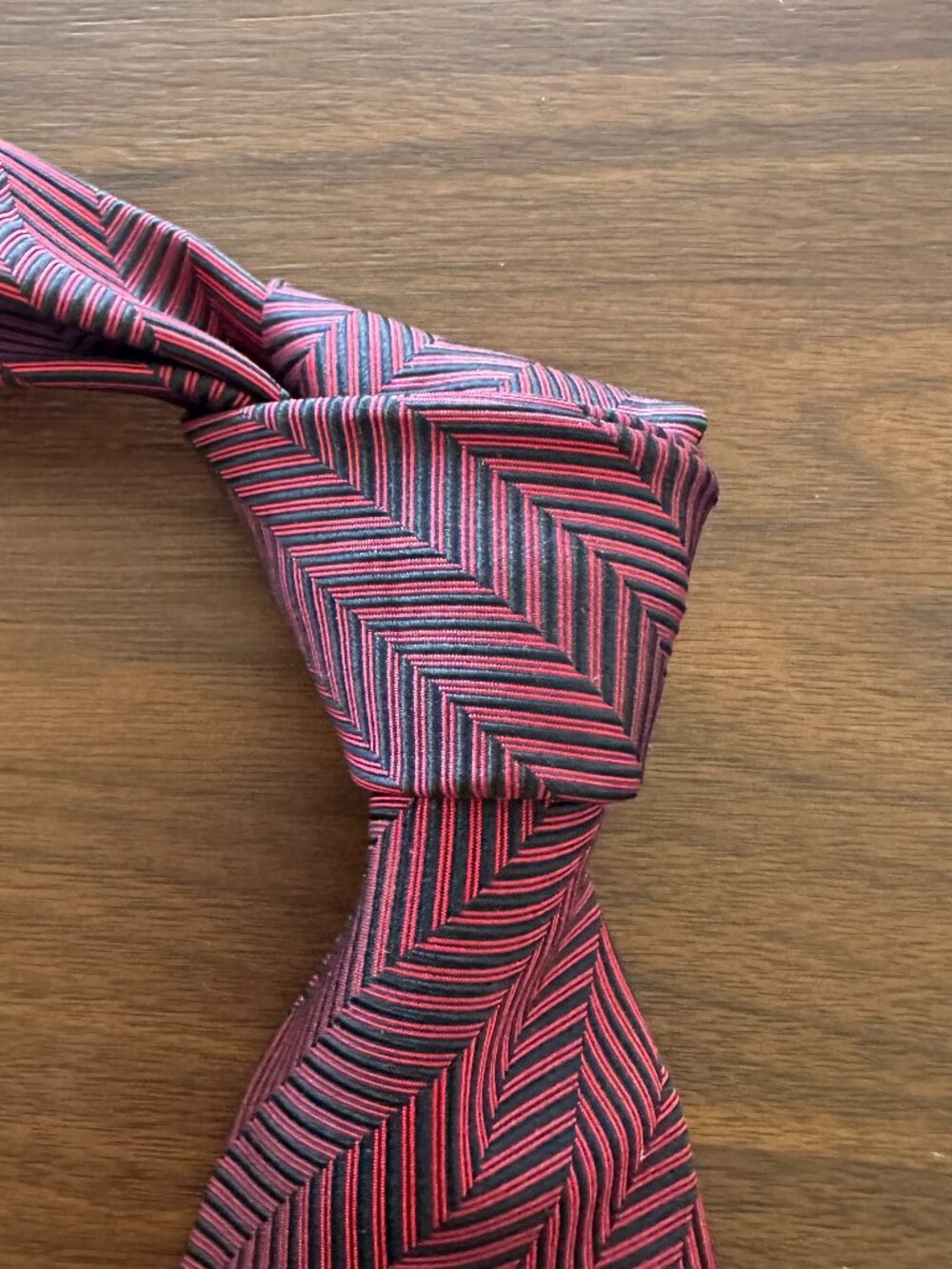 Saks Fifth Avenue Red Navy Herringbone Silk Tie